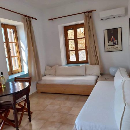 Villa Amalia Chalki Town Eksteriør billede